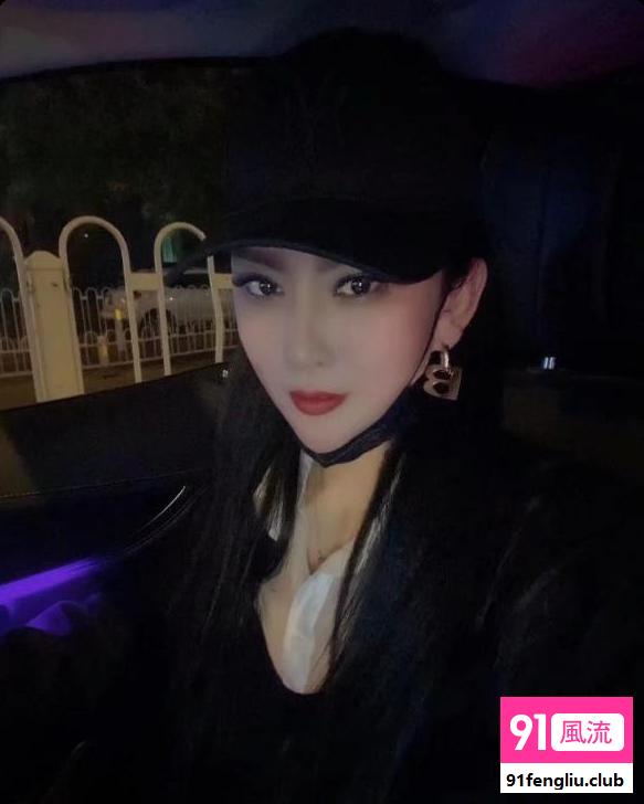 后入翘臀小姐姐